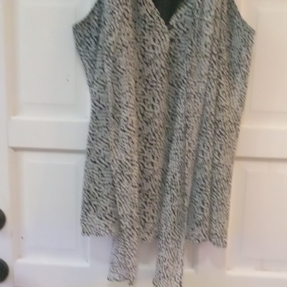 Old Navy Wide Sleeveless Top - Picture 3 of 15
